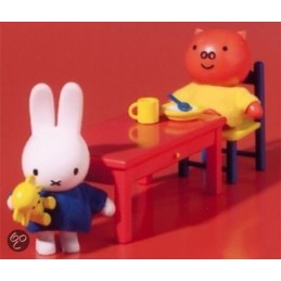 Set accesorii din plastic Miffy & Friends 3 piese (masuta si doua scaune)